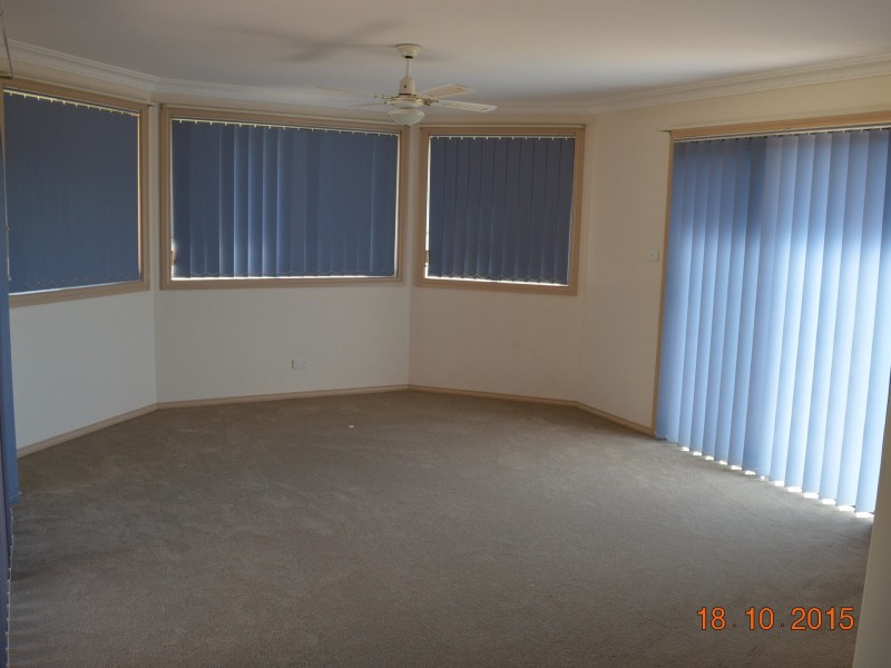 11 Bluehaven Drive, Old Bar NSW 2430
