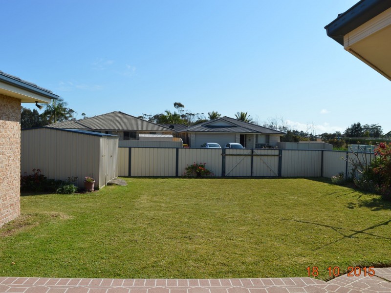 11 Bluehaven Drive, Old Bar NSW 2430