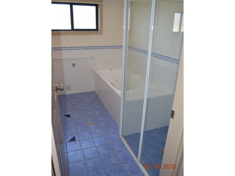 11 Bluehaven Drive, Old Bar NSW 2430
