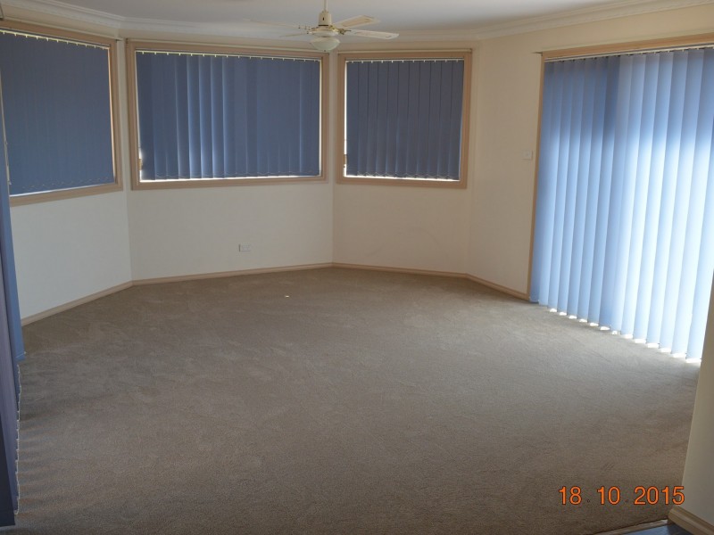 11 Bluehaven Drive, Old Bar NSW 2430