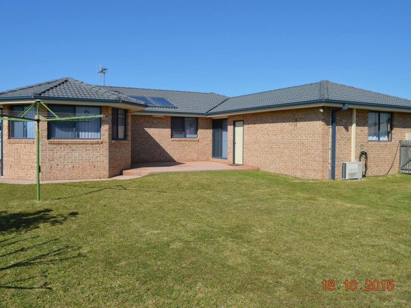 11 Bluehaven Drive, Old Bar NSW 2430