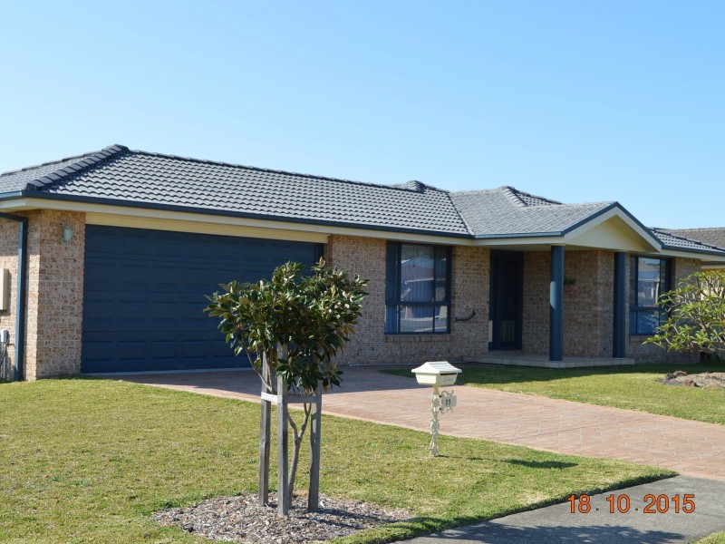 11 Bluehaven Drive, Old Bar NSW 2430