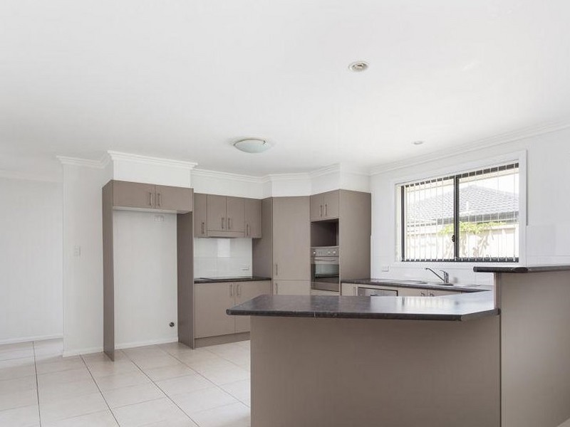 6 Curlew Place, Old Bar NSW 2430