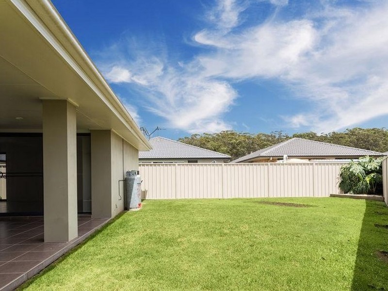 6 Curlew Place, Old Bar NSW 2430