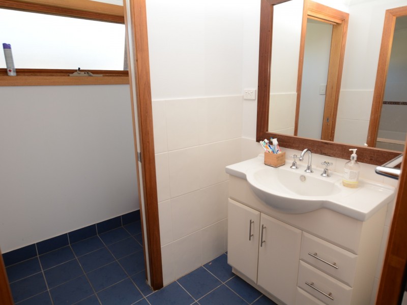 1/5 Flagtail Avenue, Old Bar NSW 2430