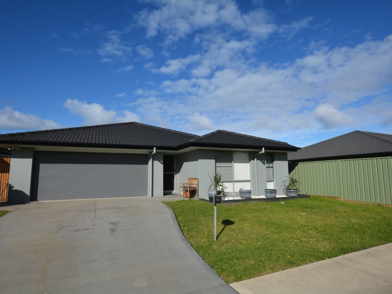 78 Albatross Way, Old Bar NSW 2430