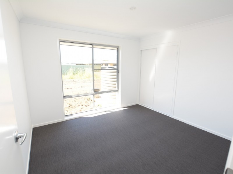 78 Albatross Way, Old Bar NSW 2430