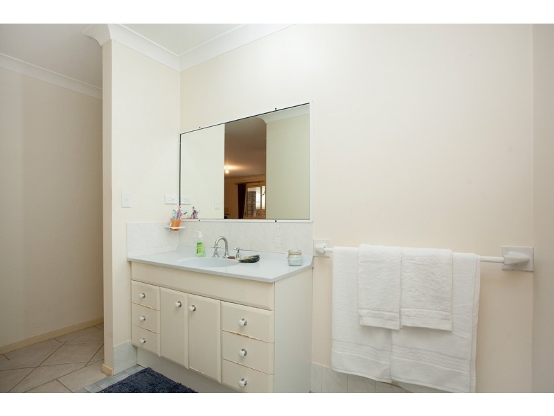 30 Kolinda Drive, Old Bar NSW 2430