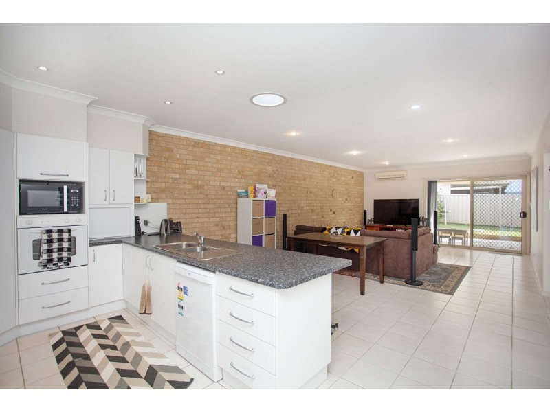 9A Medowie Road, Old Bar NSW 2430