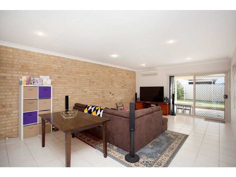 9A Medowie Road, Old Bar NSW 2430