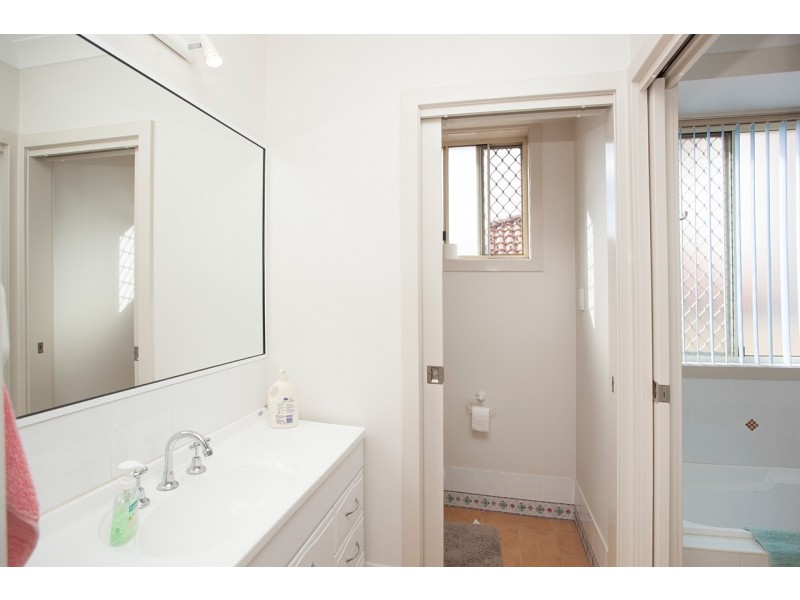 9A Medowie Road, Old Bar NSW 2430