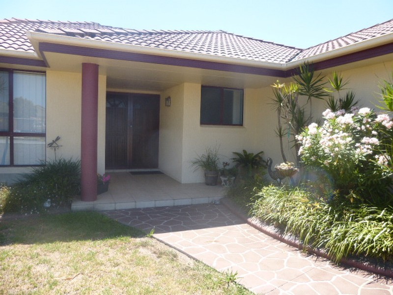 17 Rosier Place, Old Bar NSW 2430