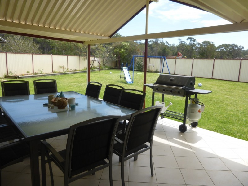 17 Rosier Place, Old Bar NSW 2430