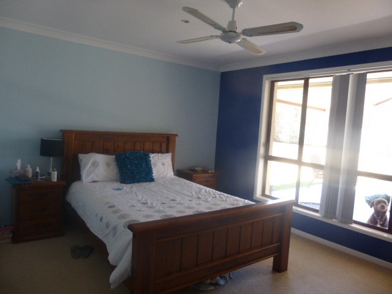 17 Rosier Place, Old Bar NSW 2430