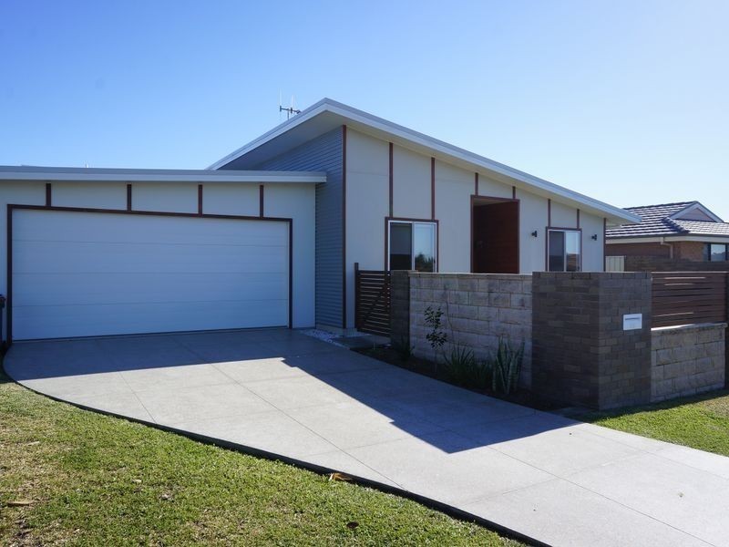 22 Bluehaven Drive, Old Bar NSW 2430