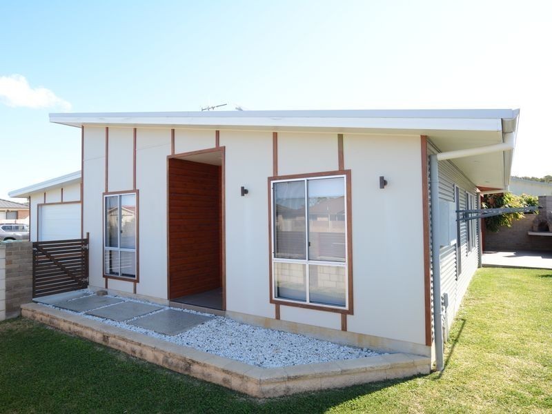 22 Bluehaven Drive, Old Bar NSW 2430