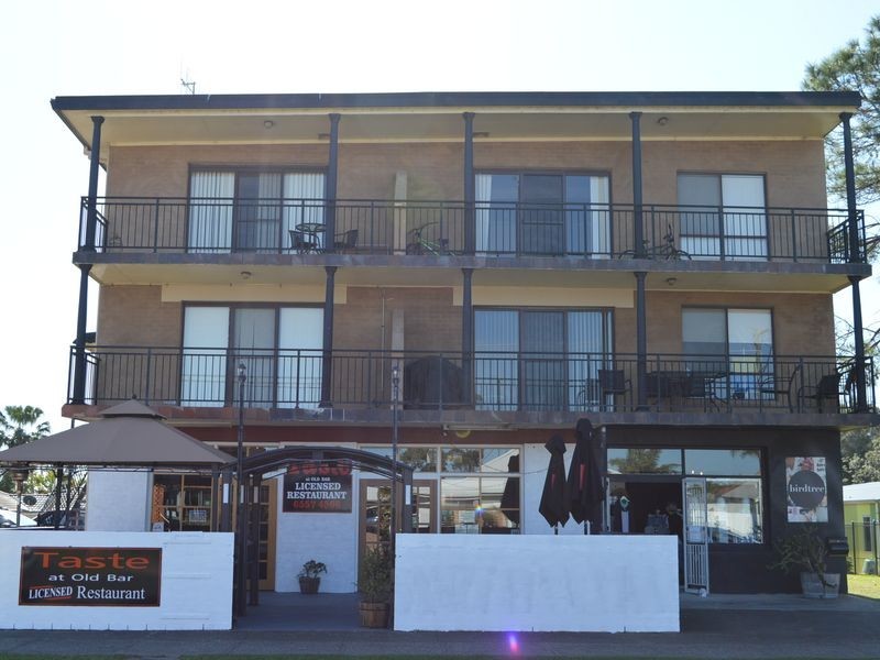 2/31 Old Bar Road, Old Bar NSW 2430