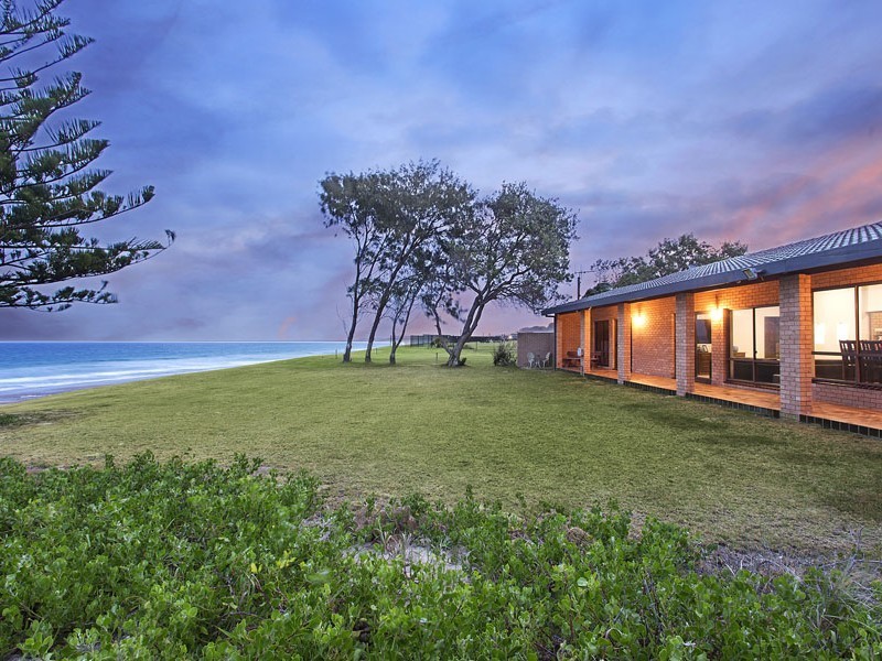 24 Lewis Street, Old Bar NSW 2430