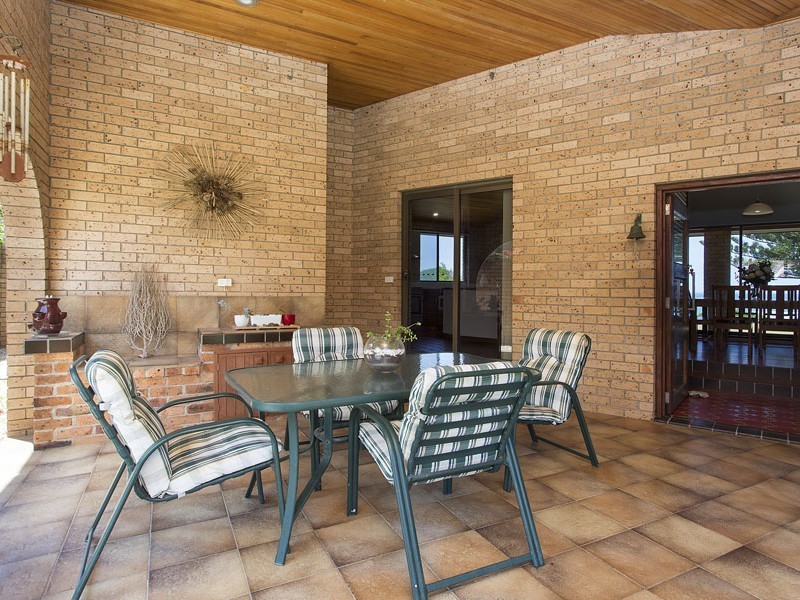 24 Lewis Street, Old Bar NSW 2430