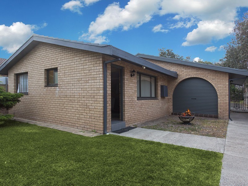 24 Lewis Street, Old Bar NSW 2430