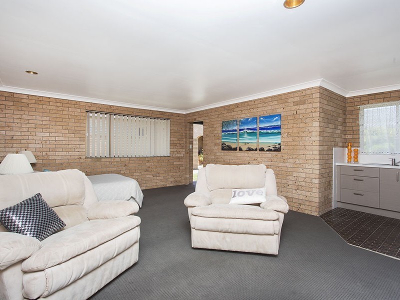 24 Lewis Street, Old Bar NSW 2430