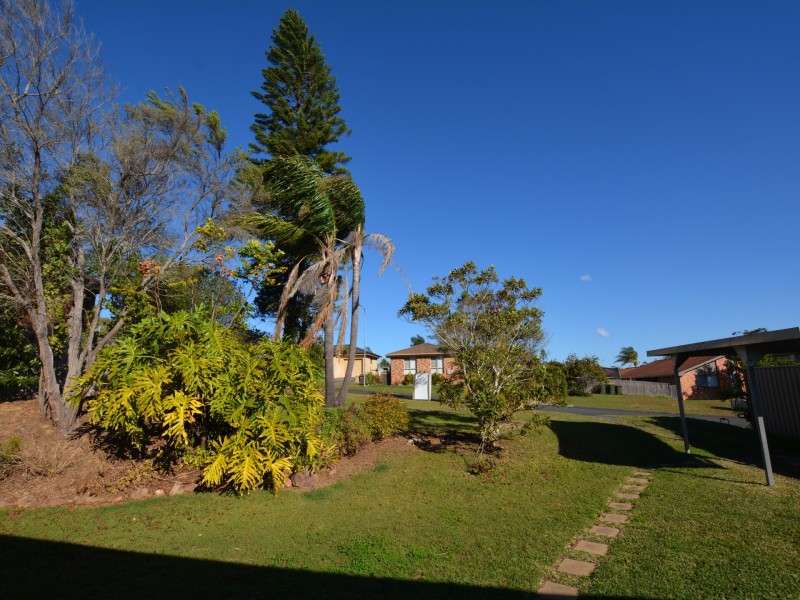 6 Kestrel Avenue, Old Bar NSW 2430