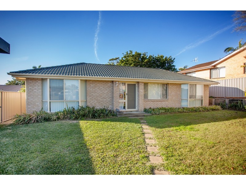 6 Kestrel Avenue, Old Bar NSW 2430