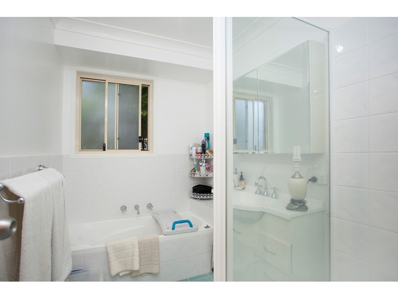 6 Kestrel Avenue, Old Bar NSW 2430