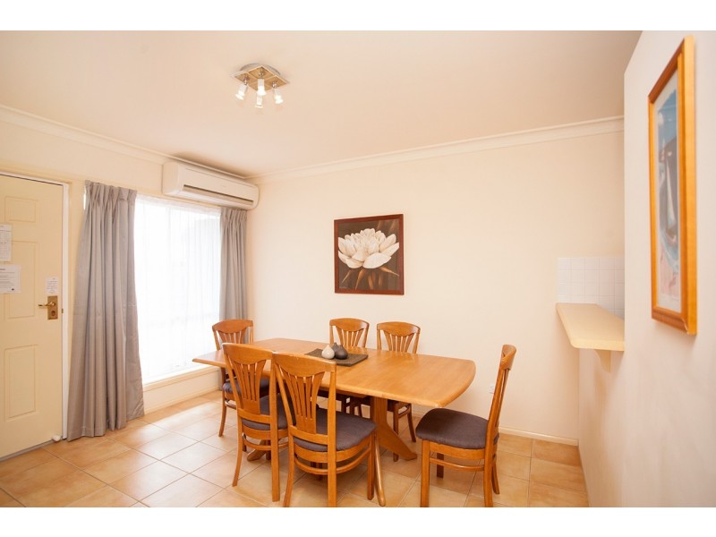 2/32 Lewis Street, Old Bar NSW 2430