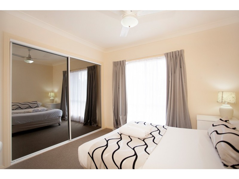 2/32 Lewis Street, Old Bar NSW 2430