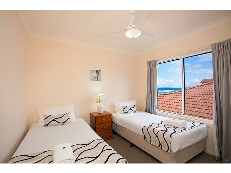 2/32 Lewis Street, Old Bar NSW 2430