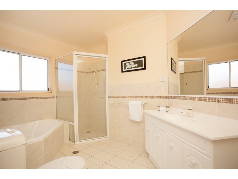2/32 Lewis Street, Old Bar NSW 2430