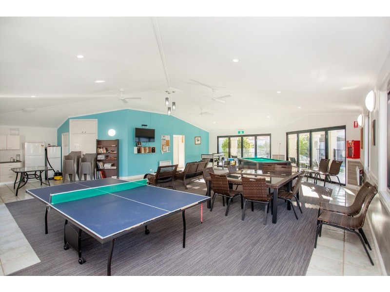 2/32 Lewis Street, Old Bar NSW 2430