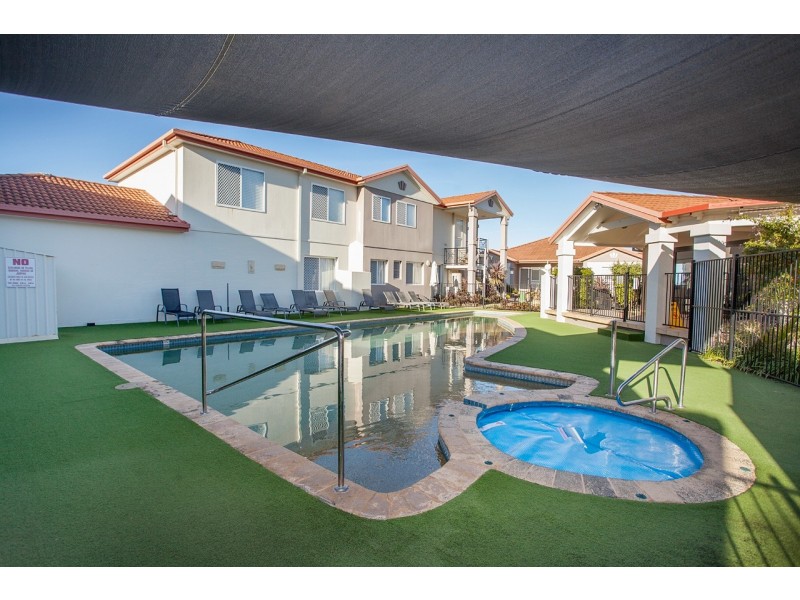2/32 Lewis Street, Old Bar NSW 2430