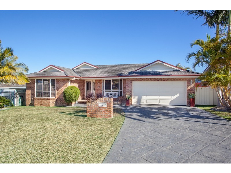 4 Laurina Close, Old Bar NSW 2430