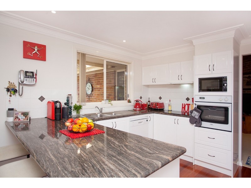 4 Laurina Close, Old Bar NSW 2430