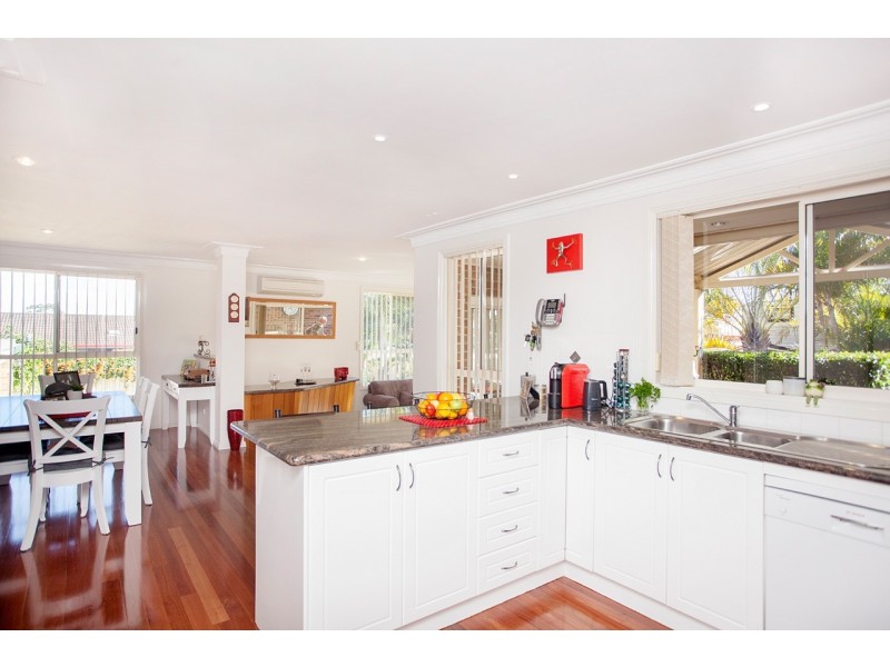 4 Laurina Close, Old Bar NSW 2430