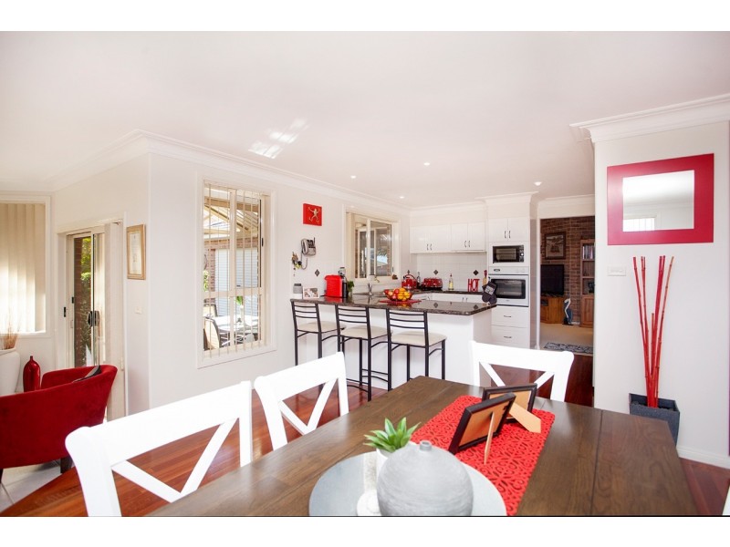 4 Laurina Close, Old Bar NSW 2430