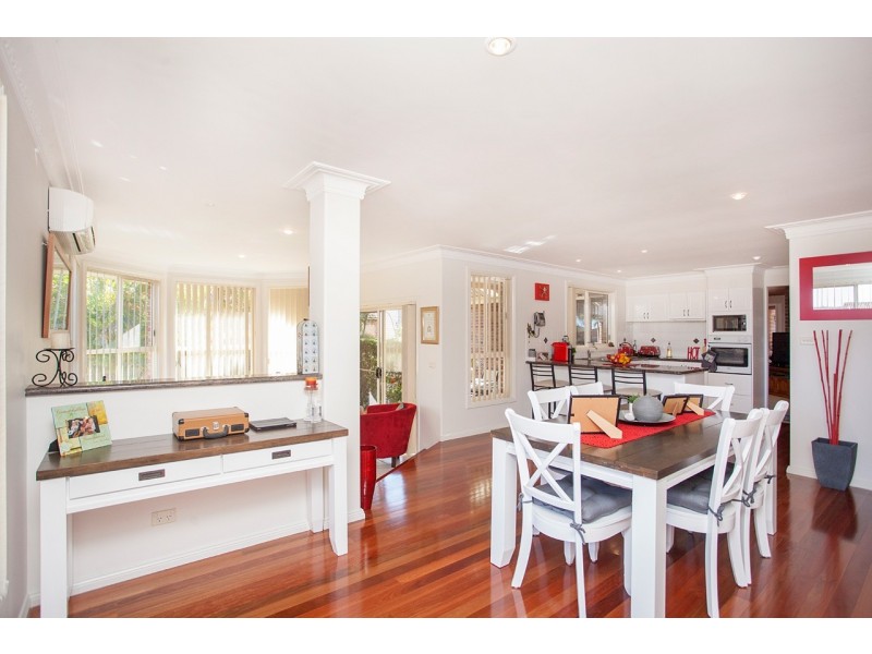 4 Laurina Close, Old Bar NSW 2430