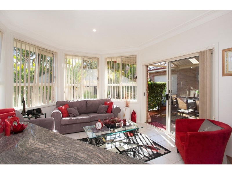 4 Laurina Close, Old Bar NSW 2430