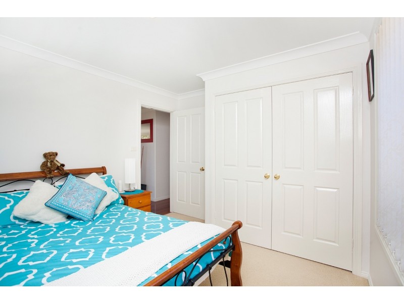 4 Laurina Close, Old Bar NSW 2430