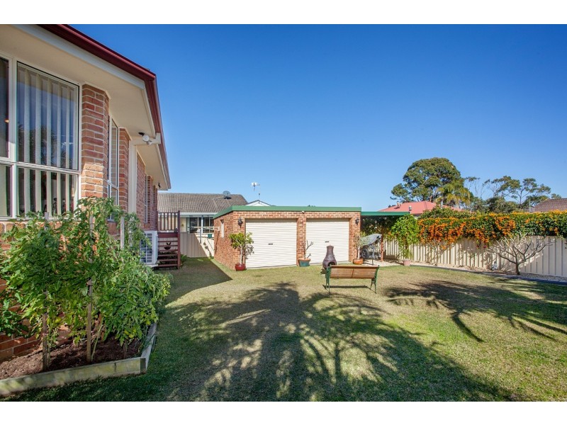 4 Laurina Close, Old Bar NSW 2430