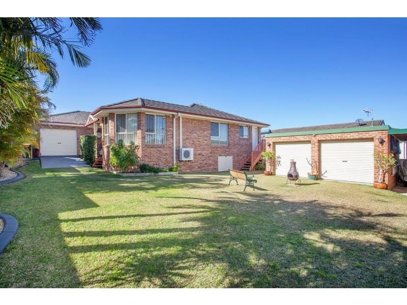 4 Laurina Close, Old Bar NSW 2430