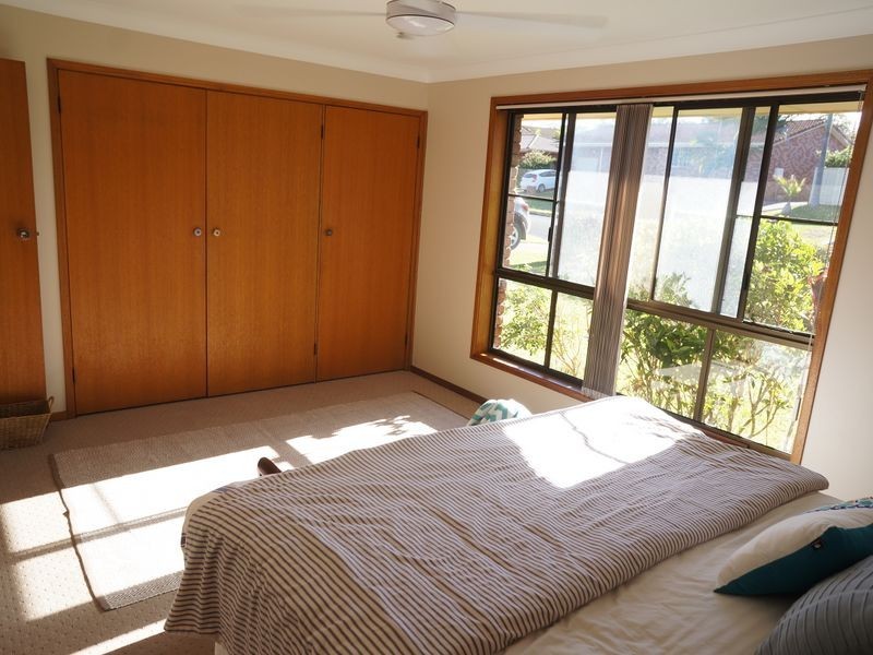 13 Gannet Crescent, Old Bar NSW 2430