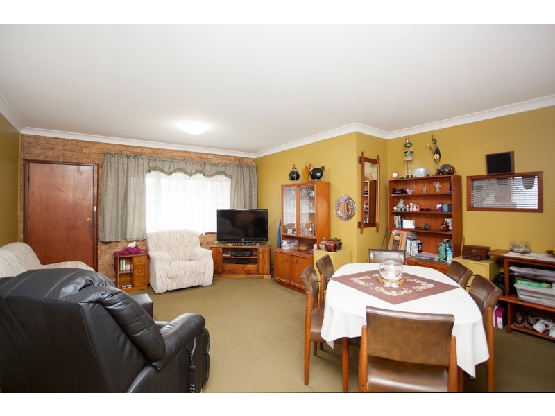 32 Old Bar Road, Old Bar NSW 2430