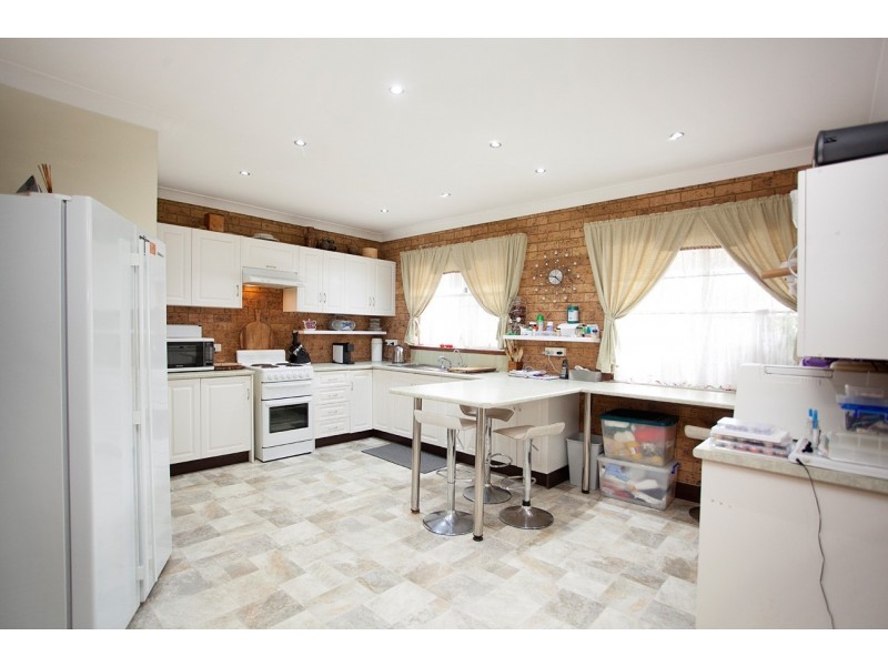 32 Old Bar Road, Old Bar NSW 2430