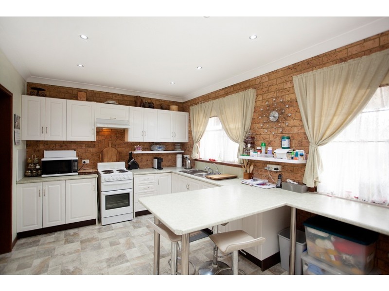 32 Old Bar Road, Old Bar NSW 2430