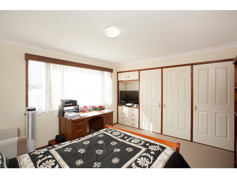 32 Old Bar Road, Old Bar NSW 2430