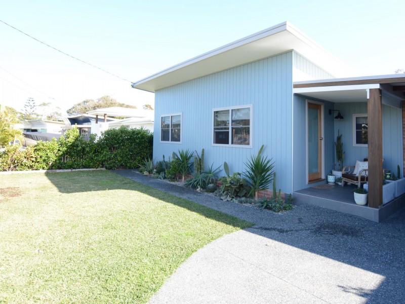 11 Hall Street, Old Bar NSW 2430