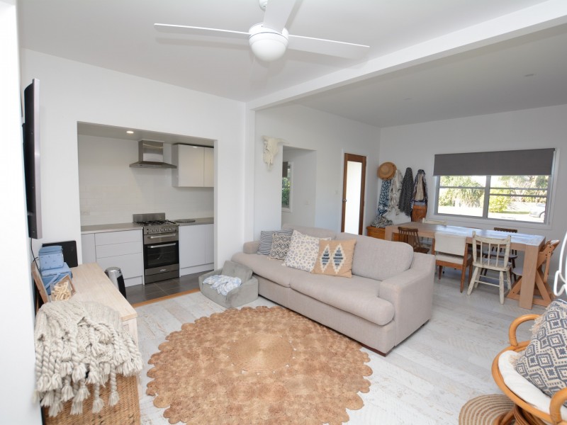 11 Hall Street, Old Bar NSW 2430